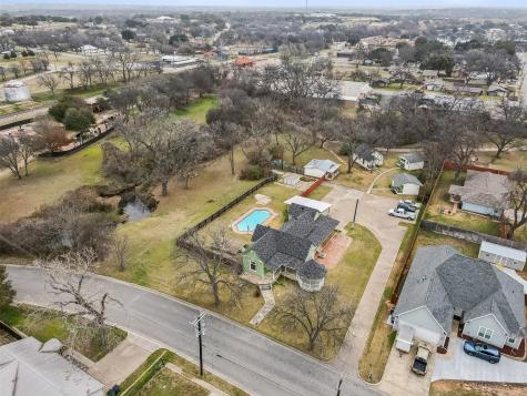 512 N Travis Street Granbury TX 76048
