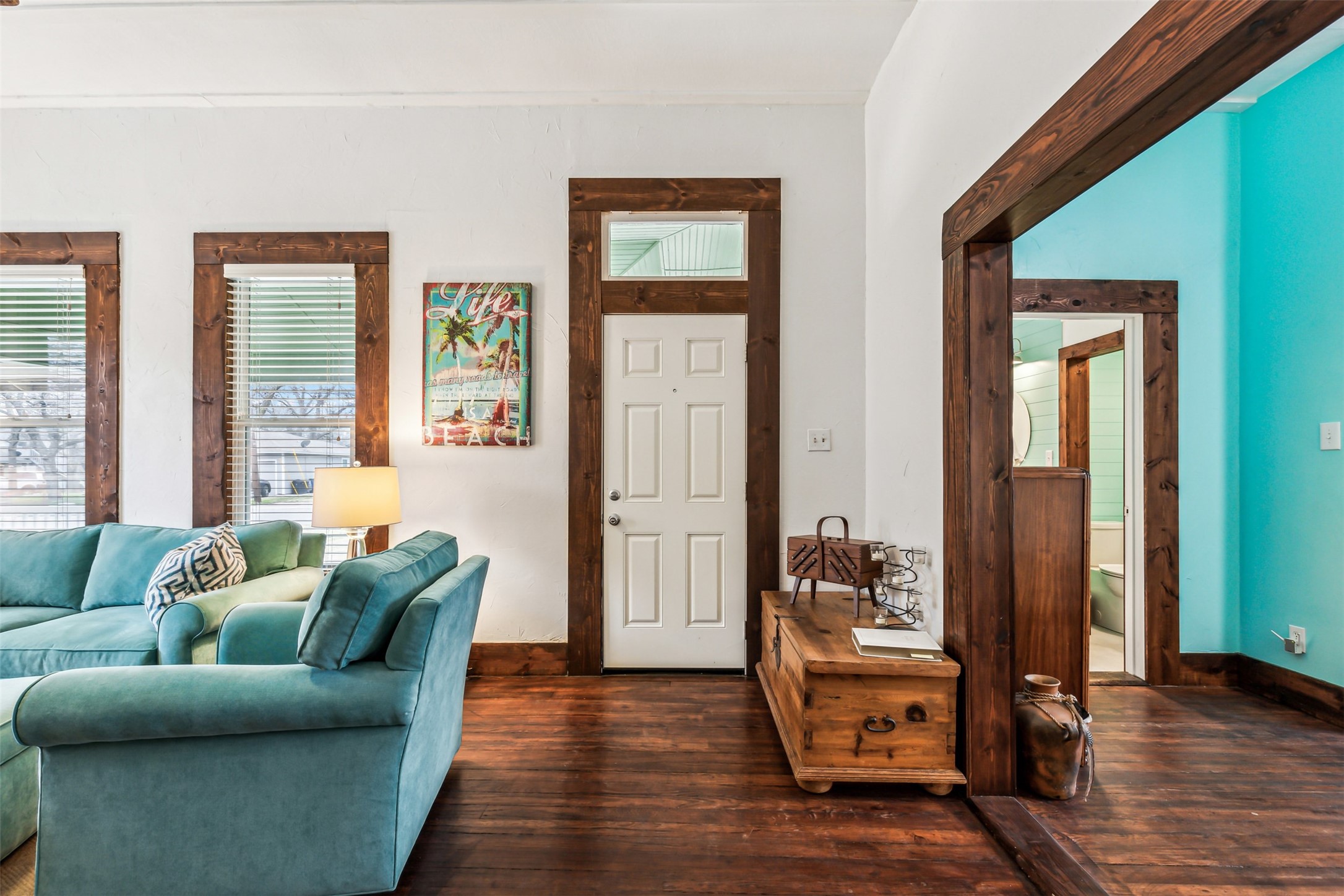 512 N Travis Street Granbury TX 76048