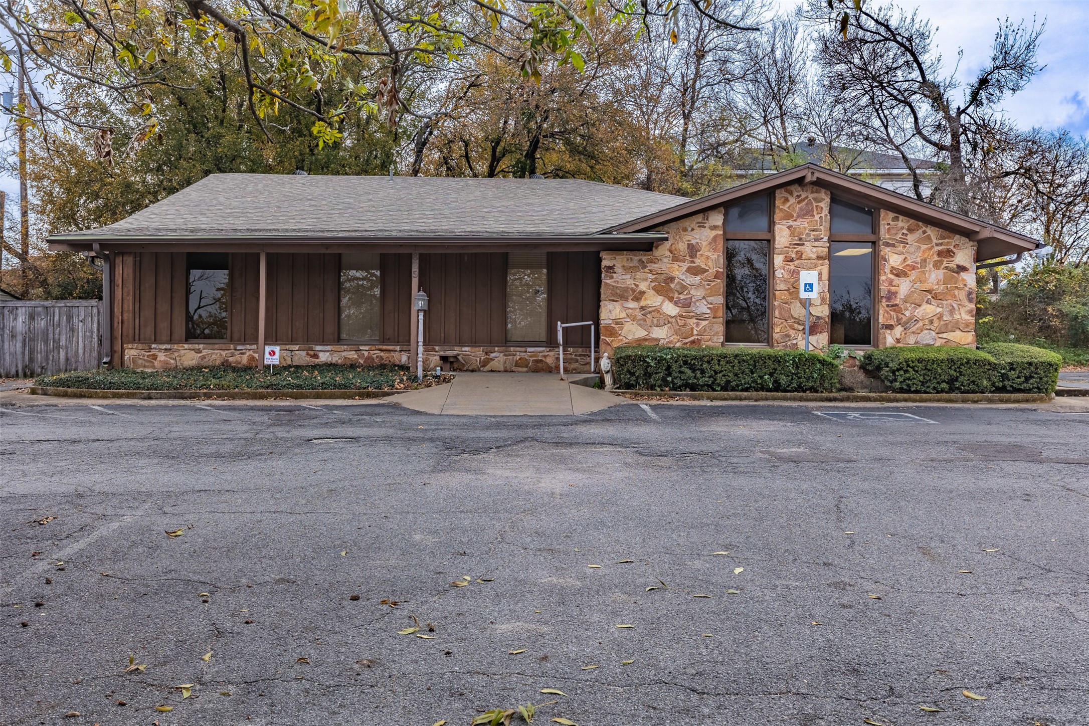 Sherman TX, 825 N Crockett Street
