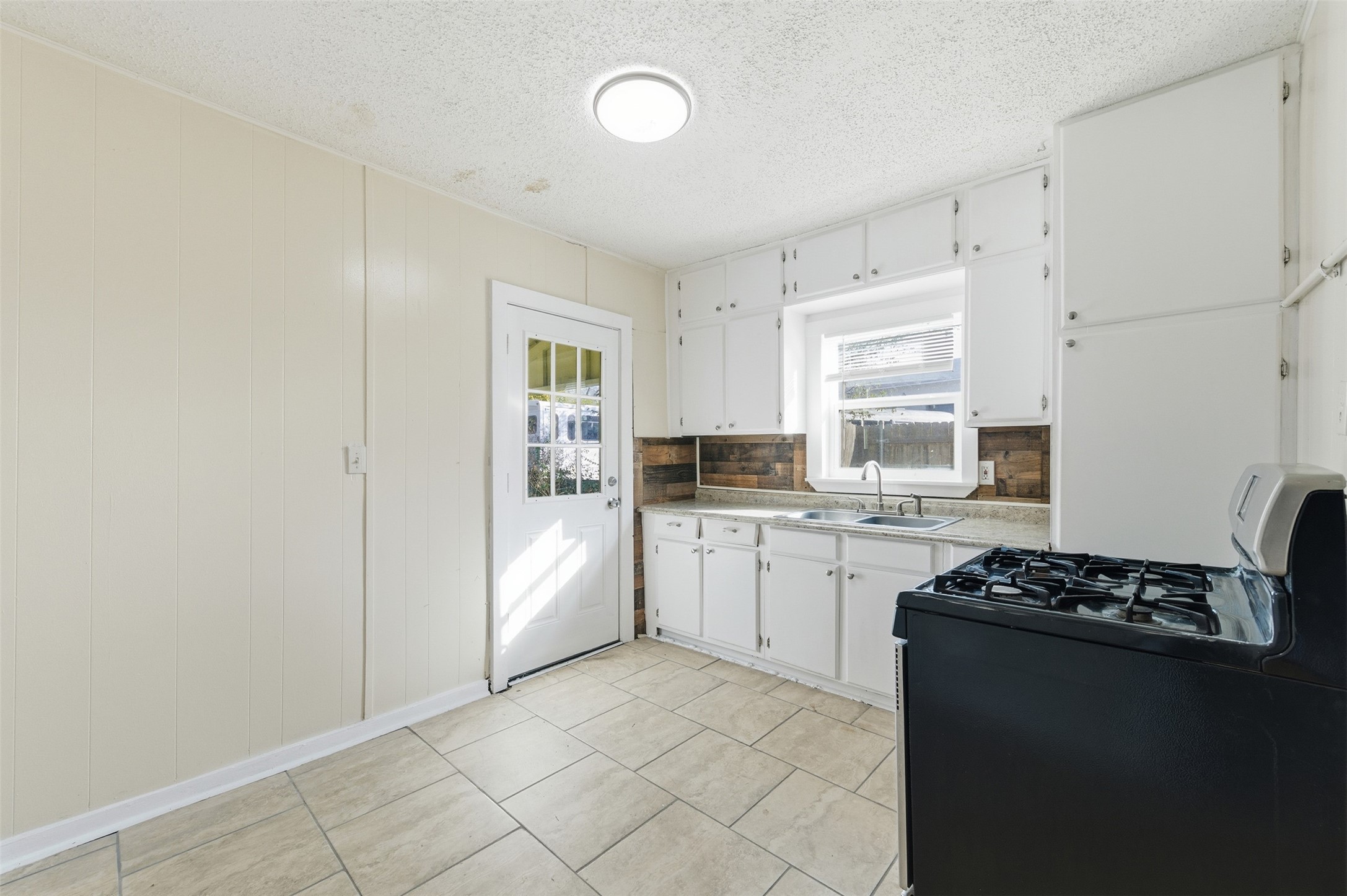 509 E 3rd Street Lancaster TX 75146