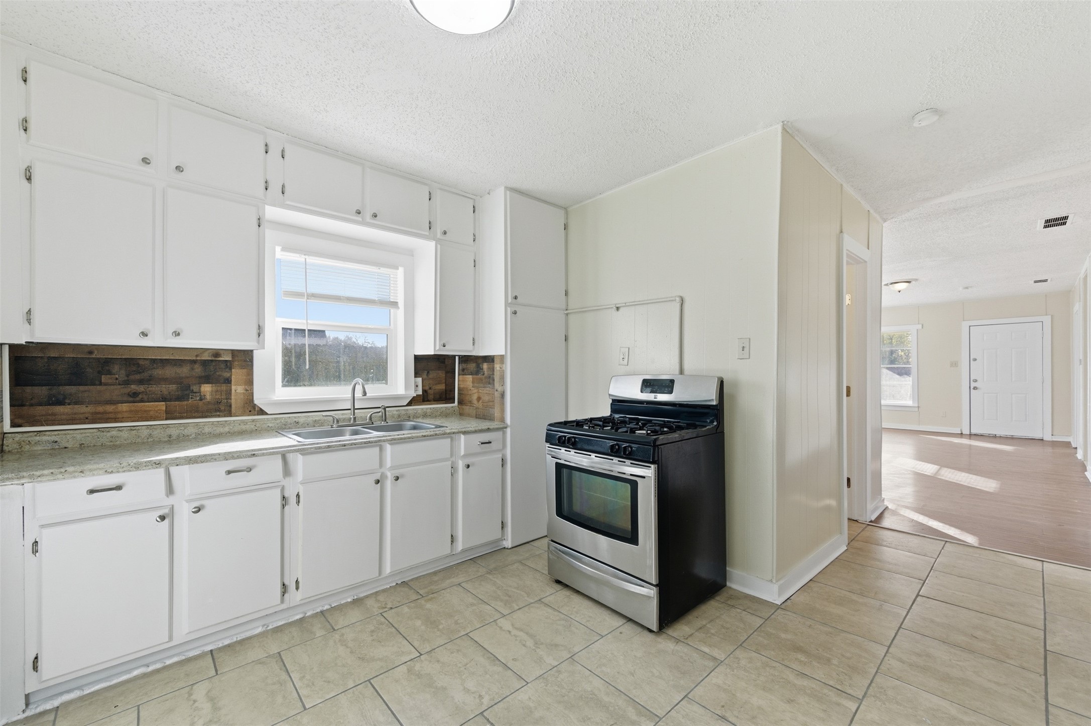 509 E 3rd Street Lancaster TX 75146