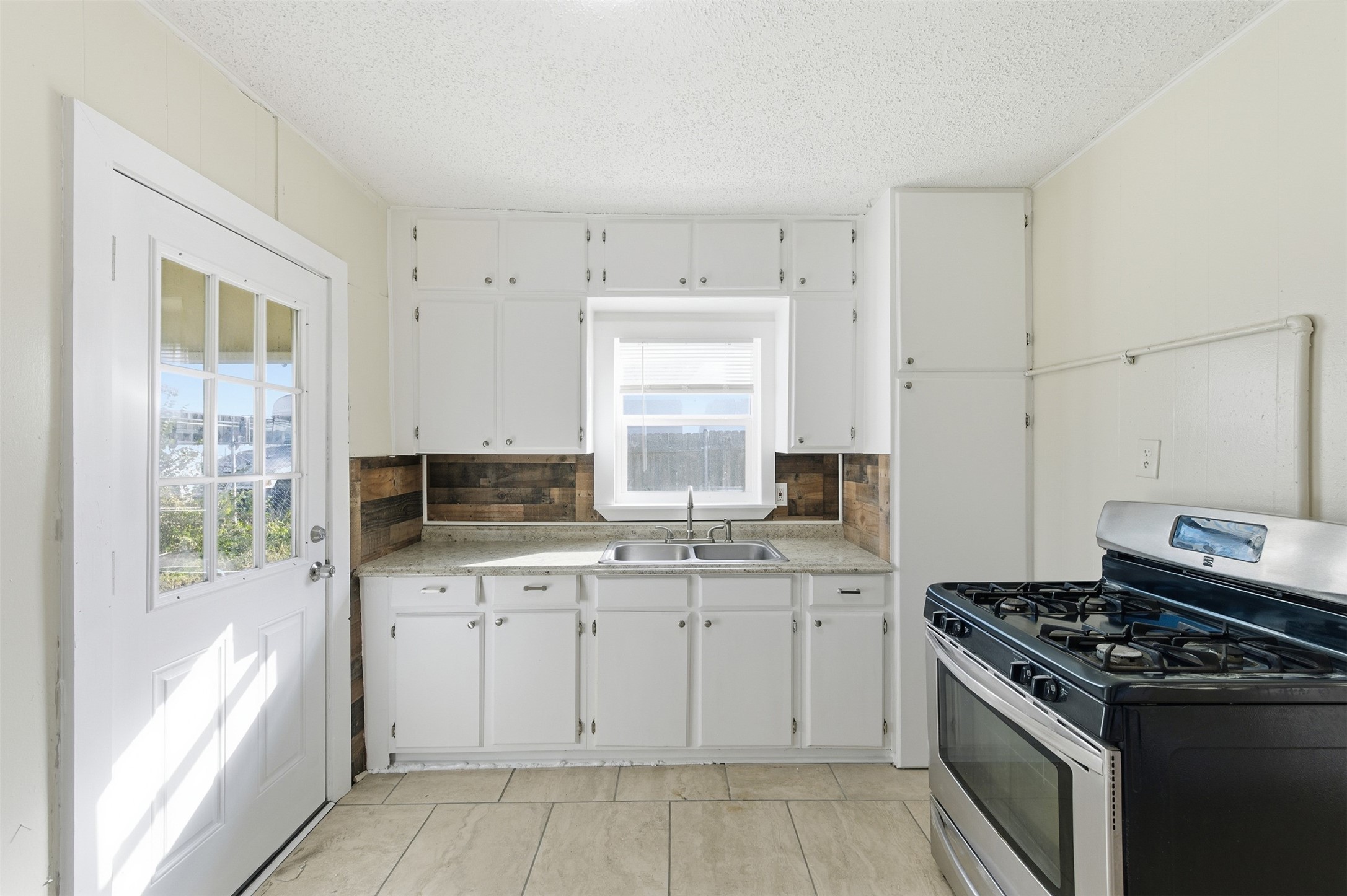509 E 3rd Street Lancaster TX 75146