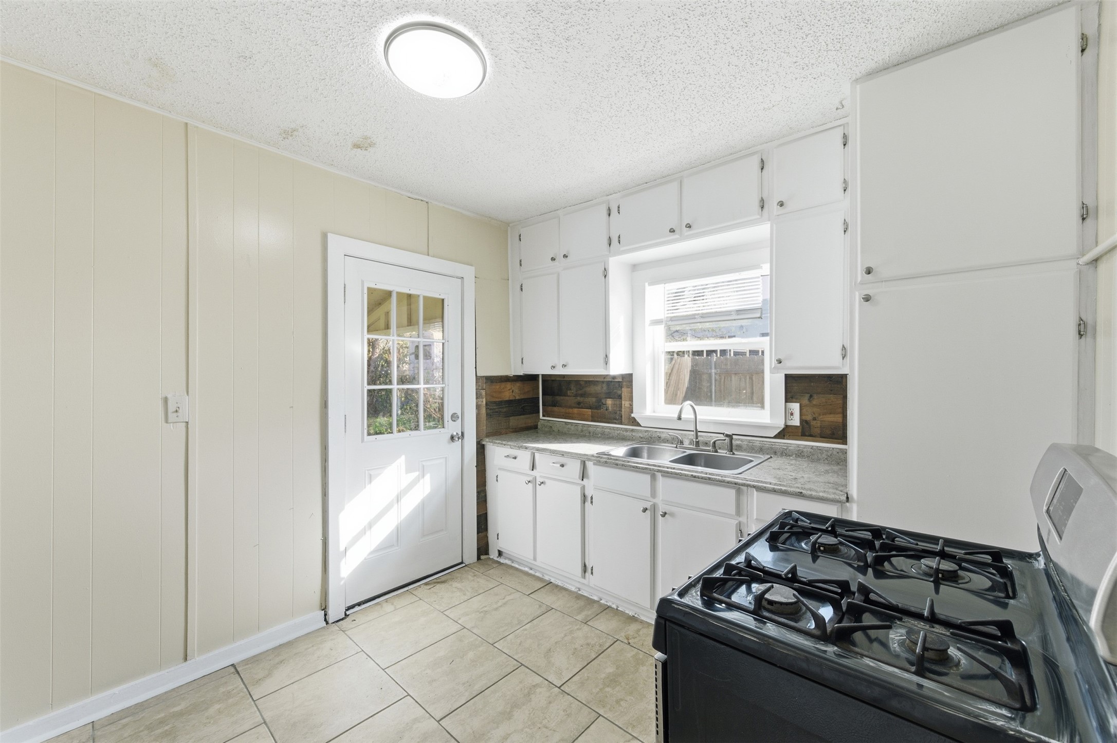 509 E 3rd Street Lancaster TX 75146