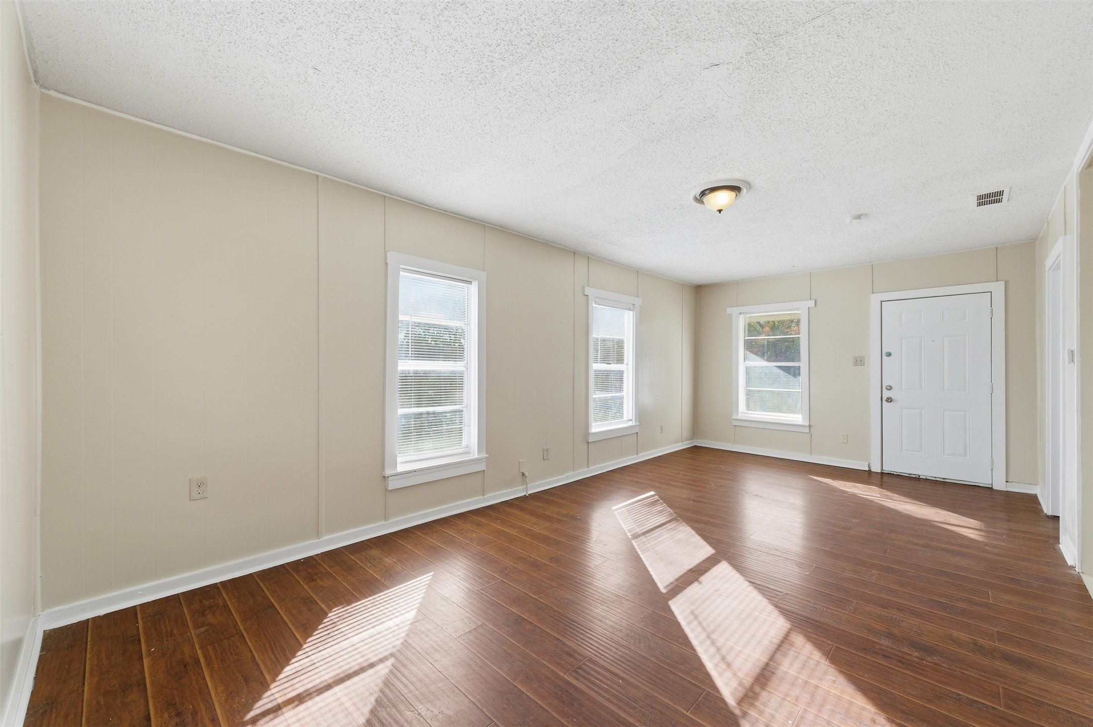 509 E 3rd Street Lancaster TX 75146