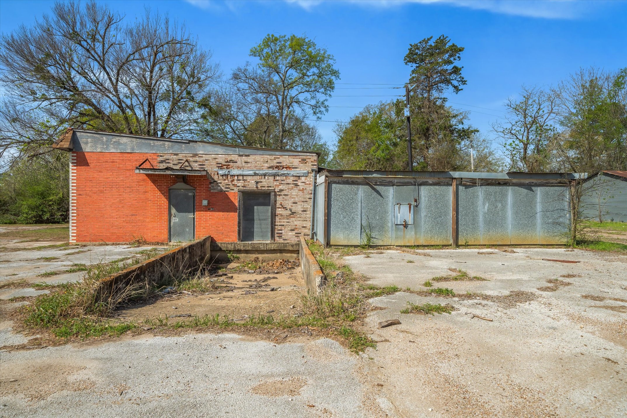 521 E Garland Grand Saline TX 75140