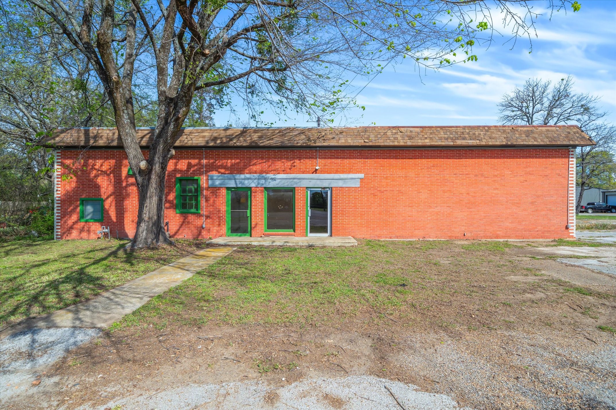 521 E Garland Grand Saline TX 75140