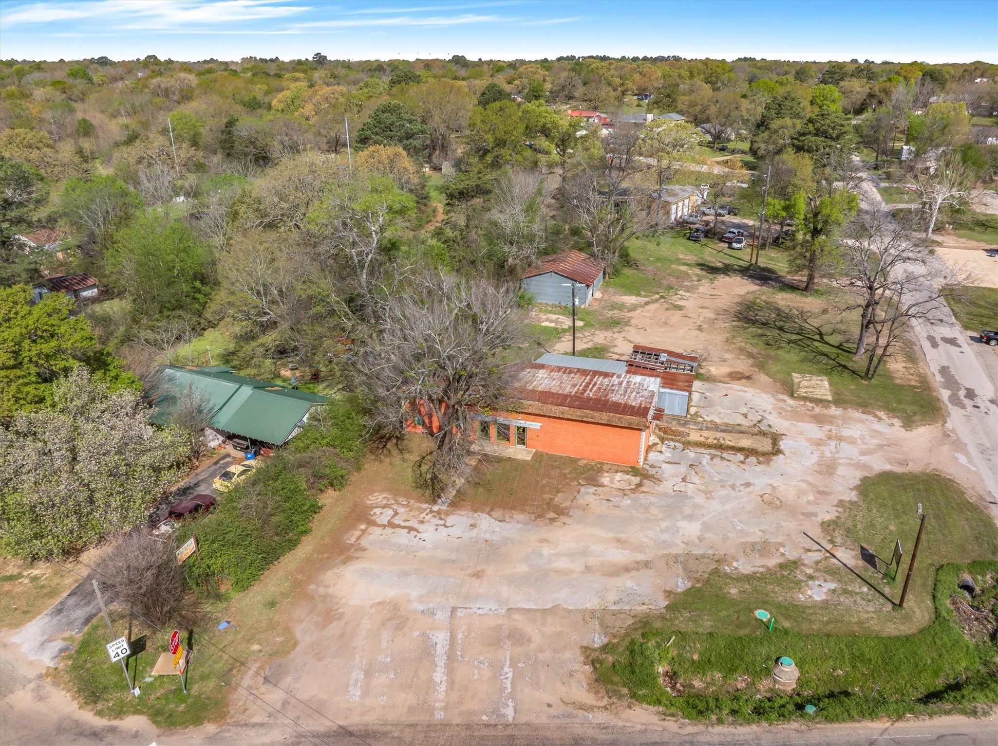 521 E Garland Grand Saline TX 75140