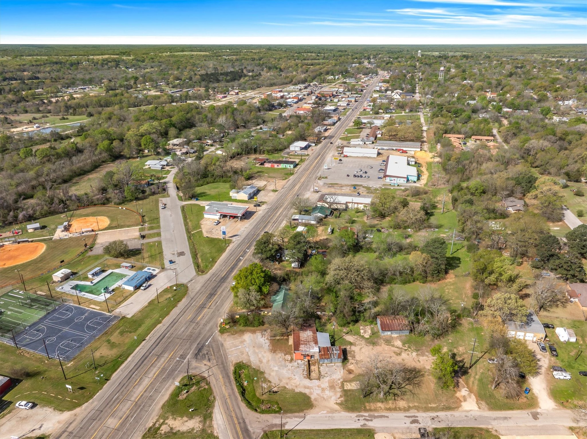 521 E Garland Grand Saline TX 75140