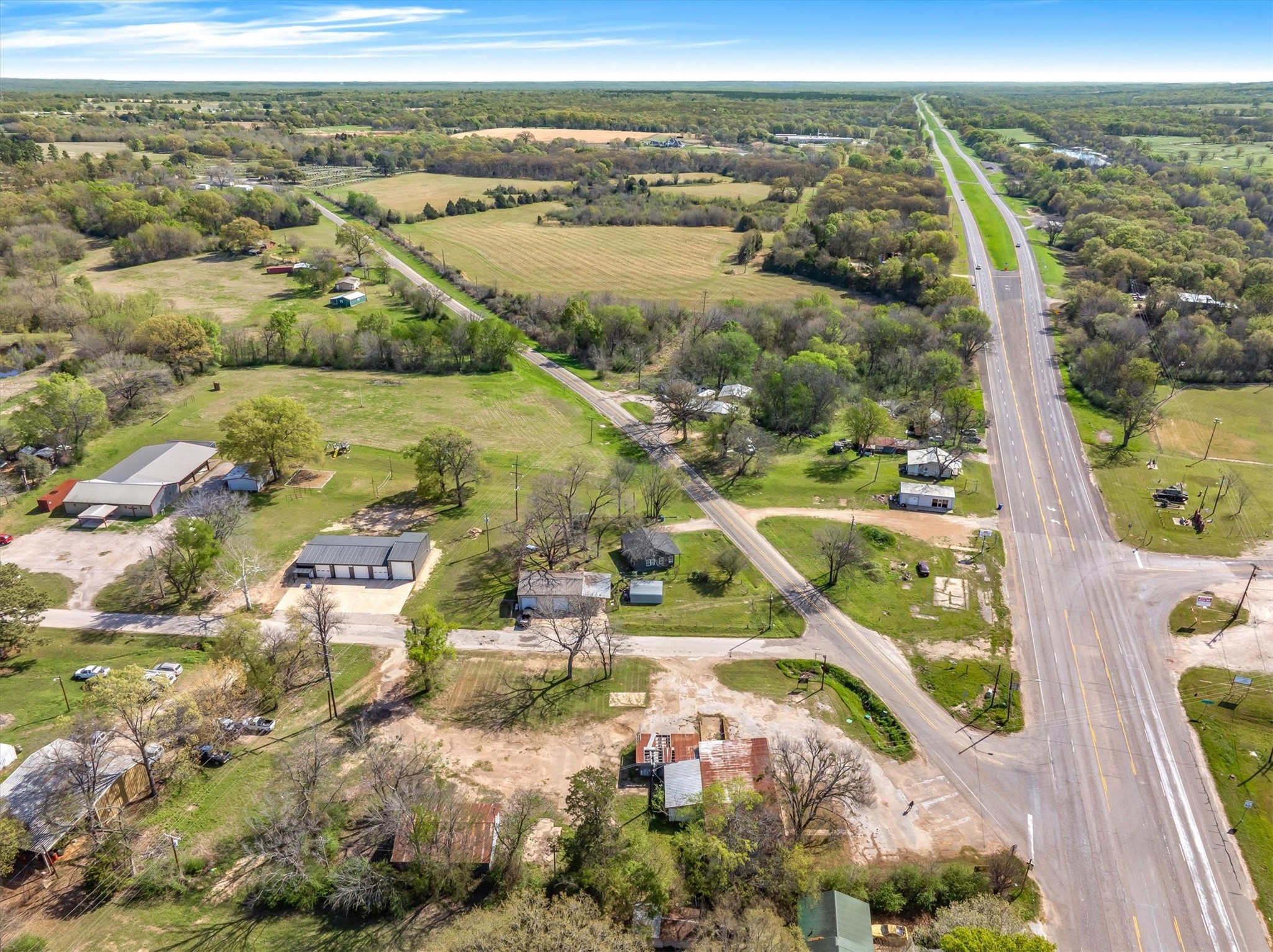 521 E Garland Grand Saline TX 75140