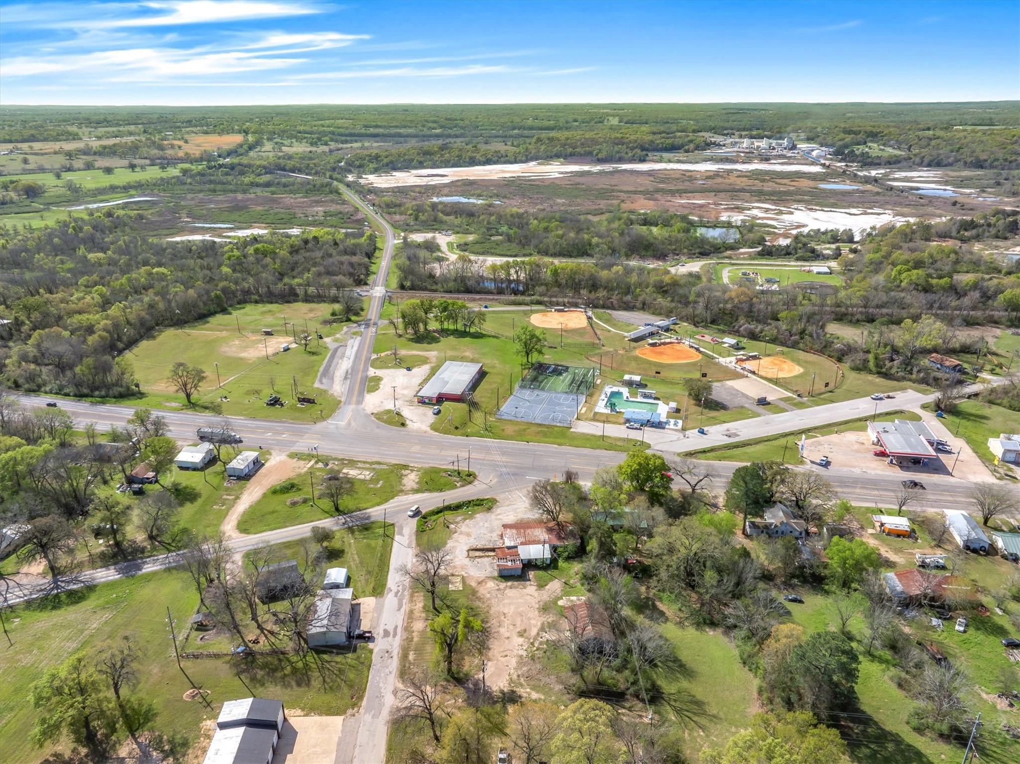 521 E Garland Grand Saline TX 75140