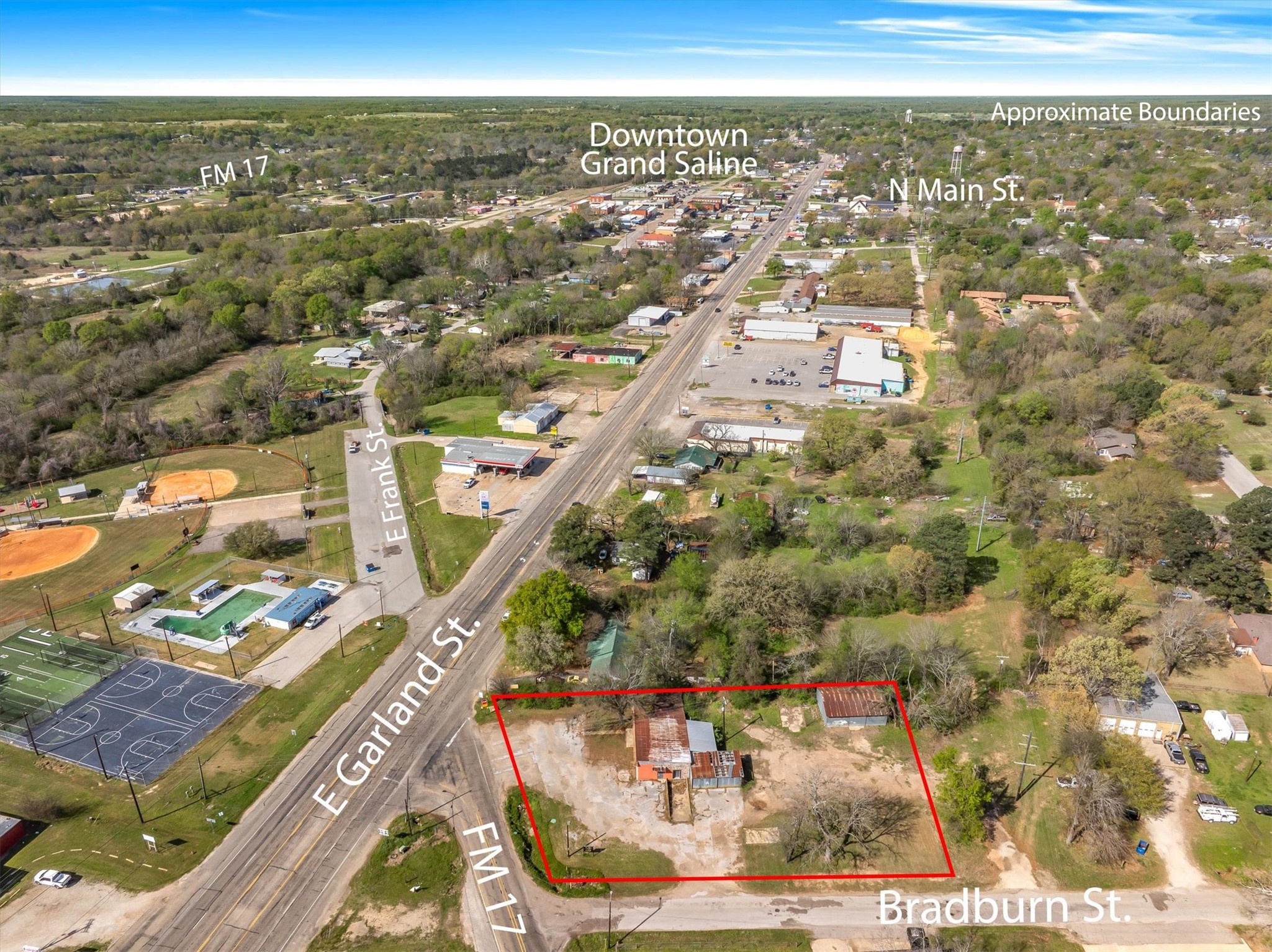 521 E Garland Grand Saline TX 75140