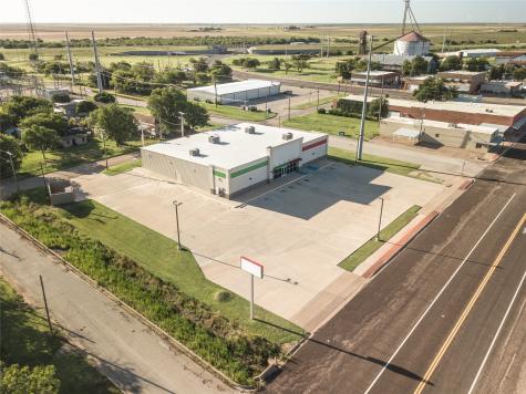 302 N Birch Avenue Munday TX 76371
