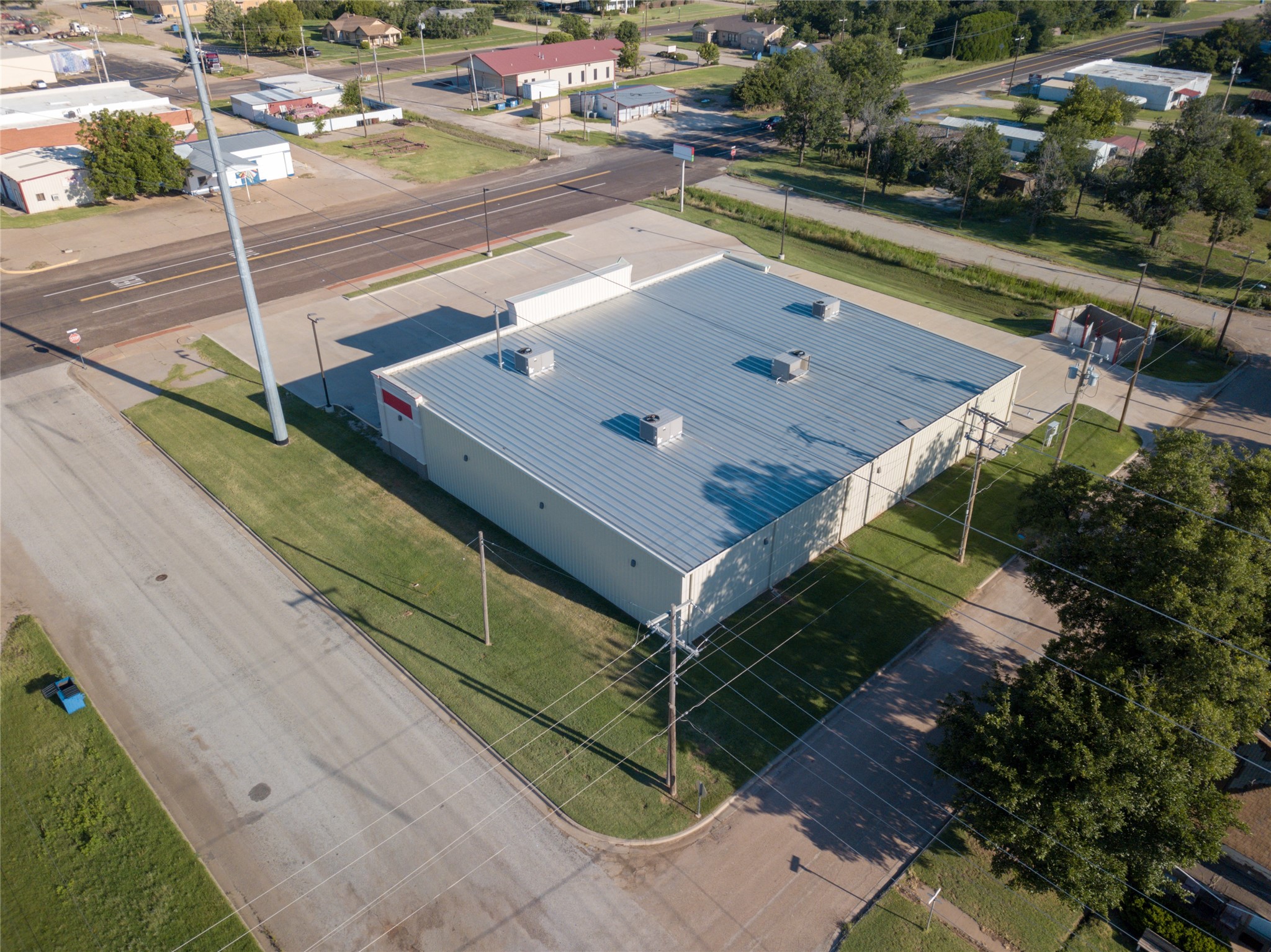 302 N Birch Avenue Munday TX 76371