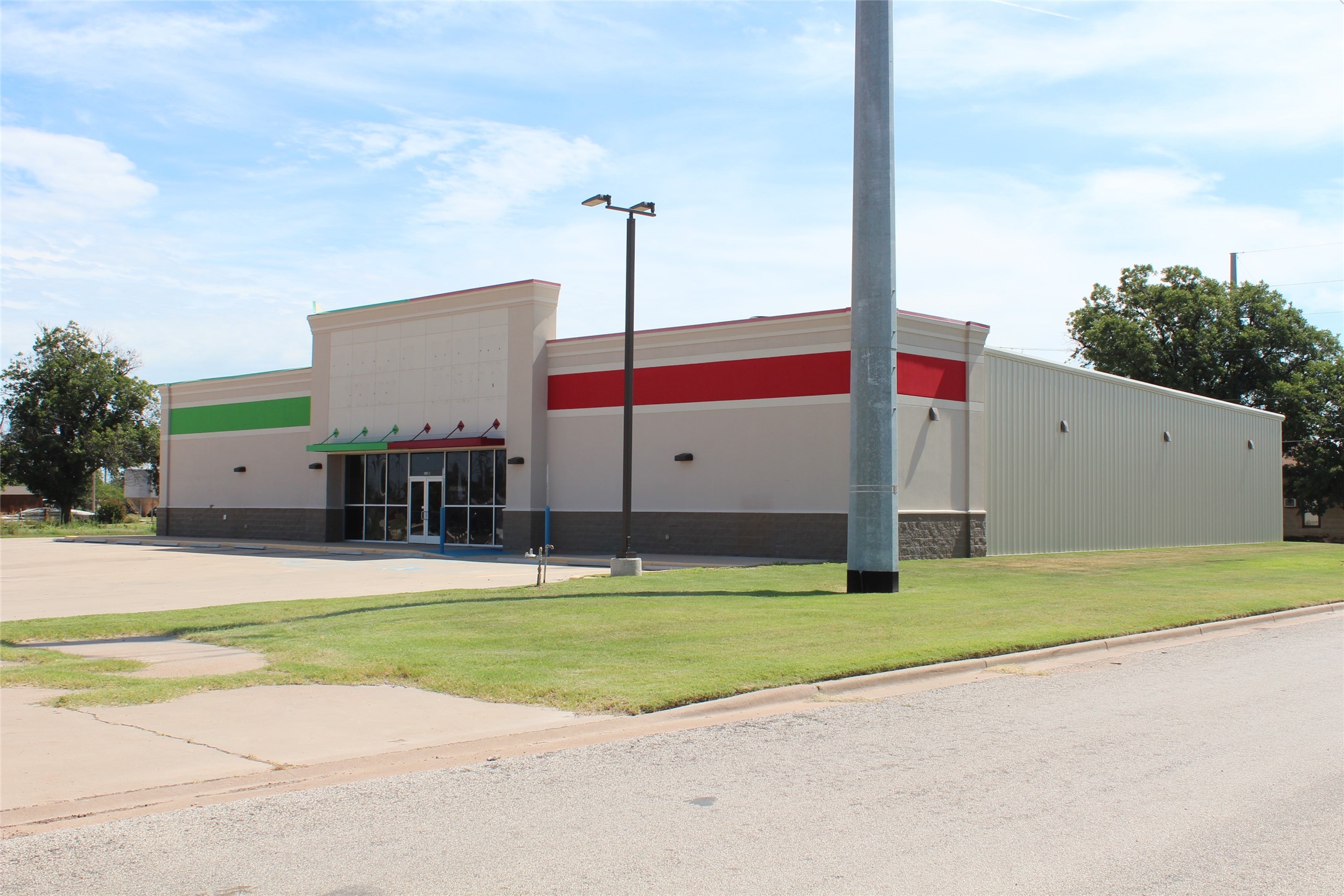 302 N Birch Avenue Munday TX 76371