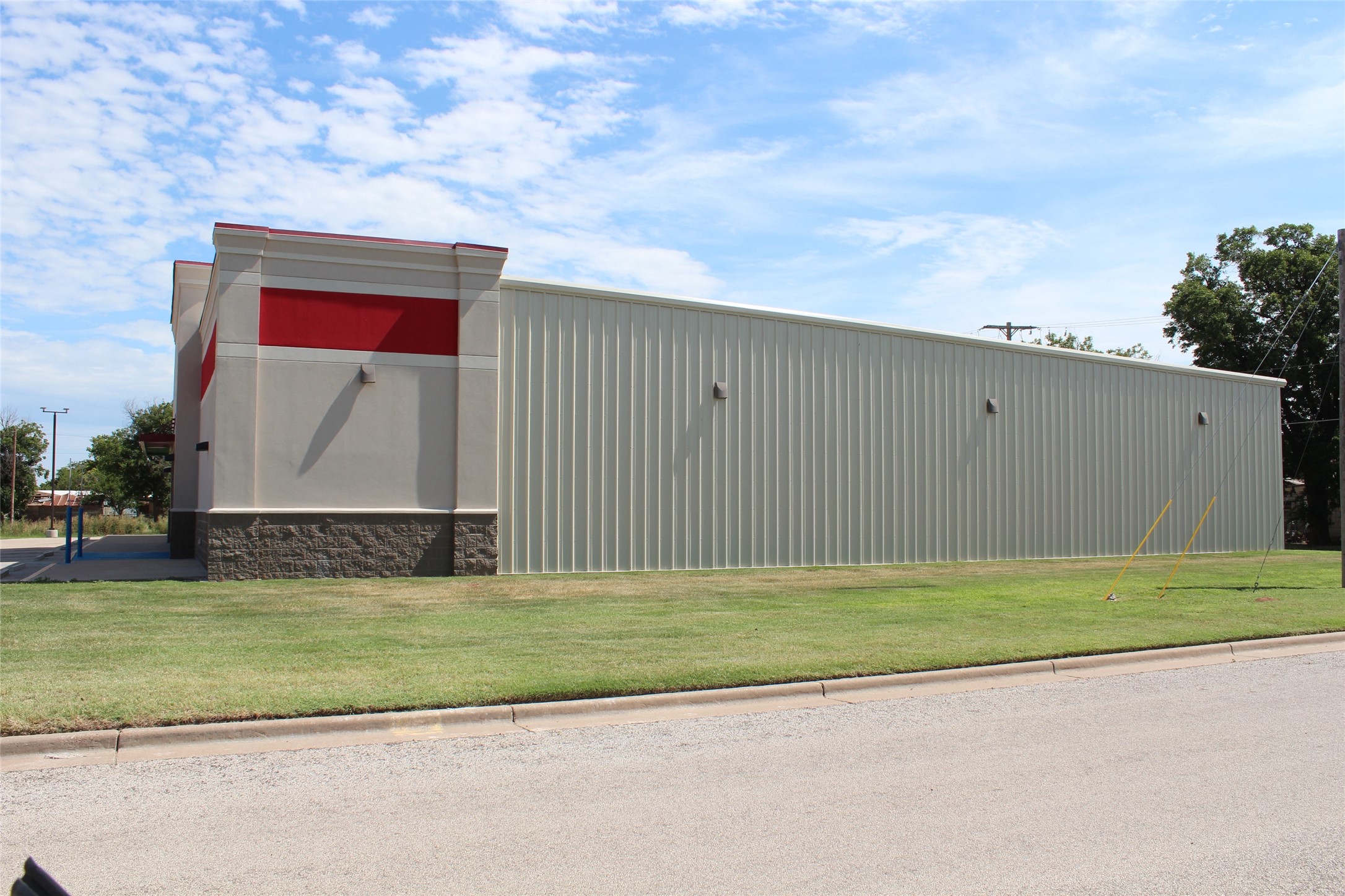 302 N Birch Avenue Munday TX 76371