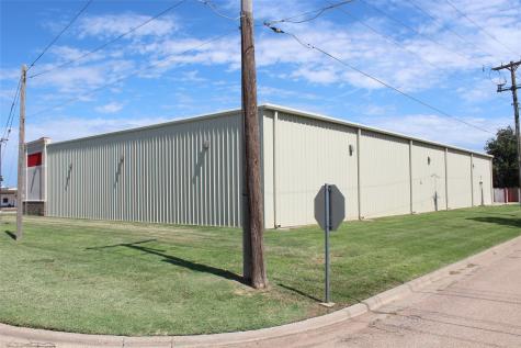 302 N Birch Avenue Munday TX 76371