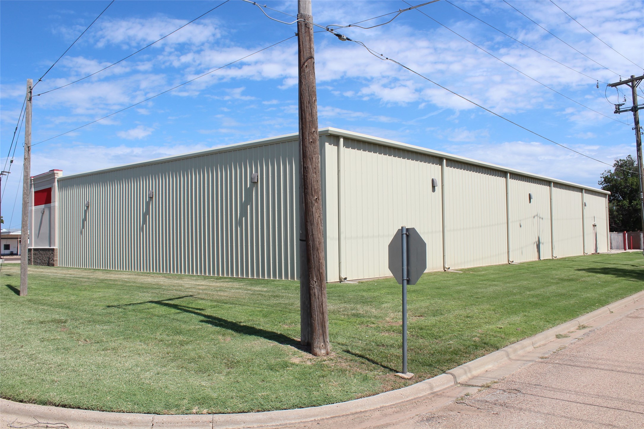302 N Birch Avenue Munday TX 76371