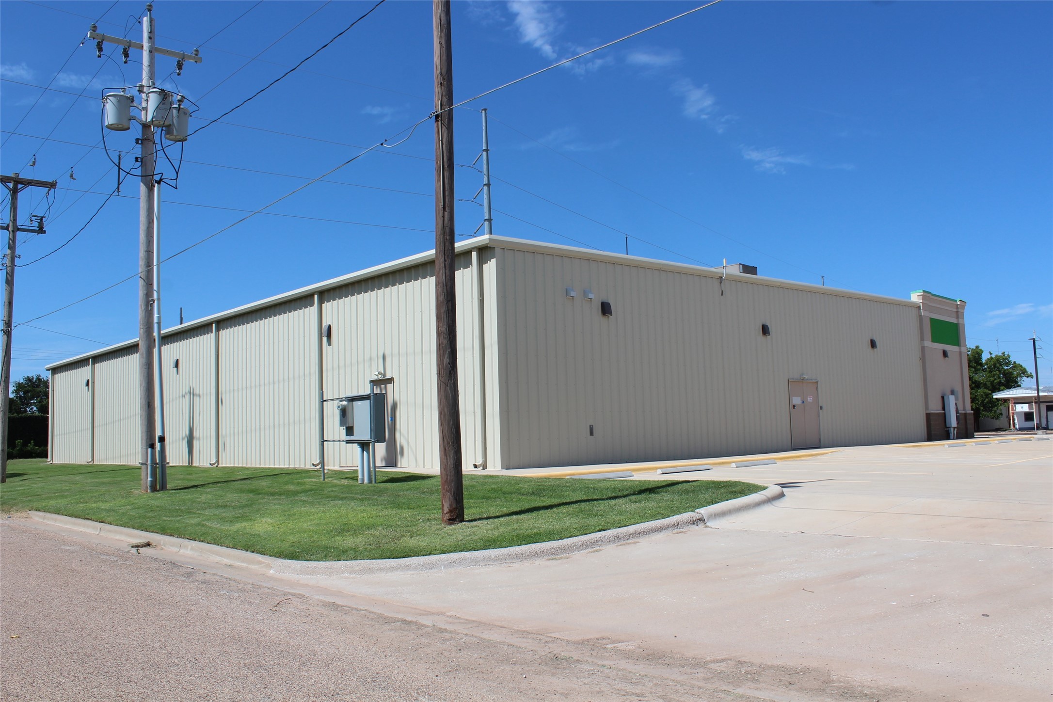 302 N Birch Avenue Munday TX 76371