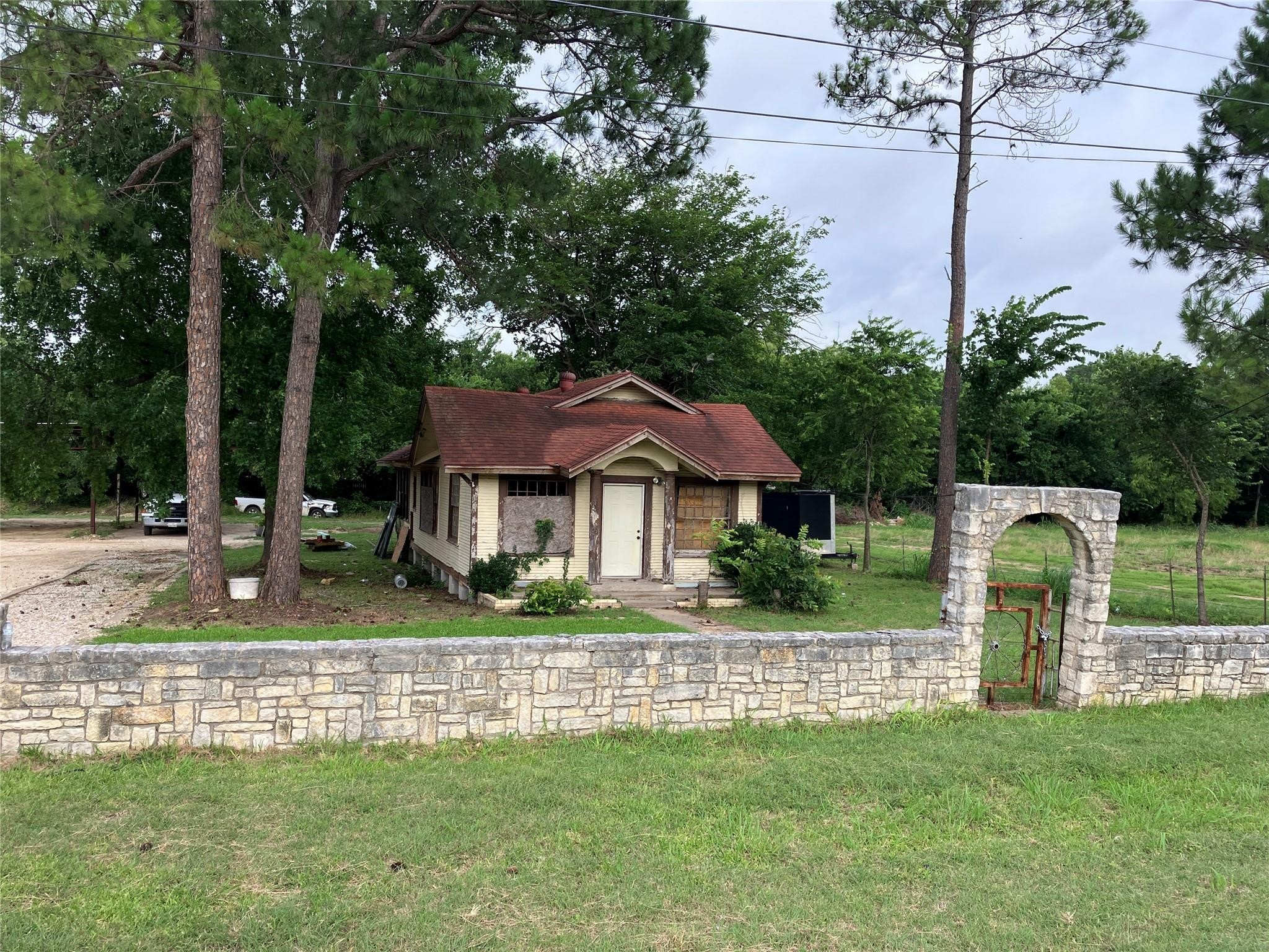 210 S Parkway Drive Alvarado TX 76009