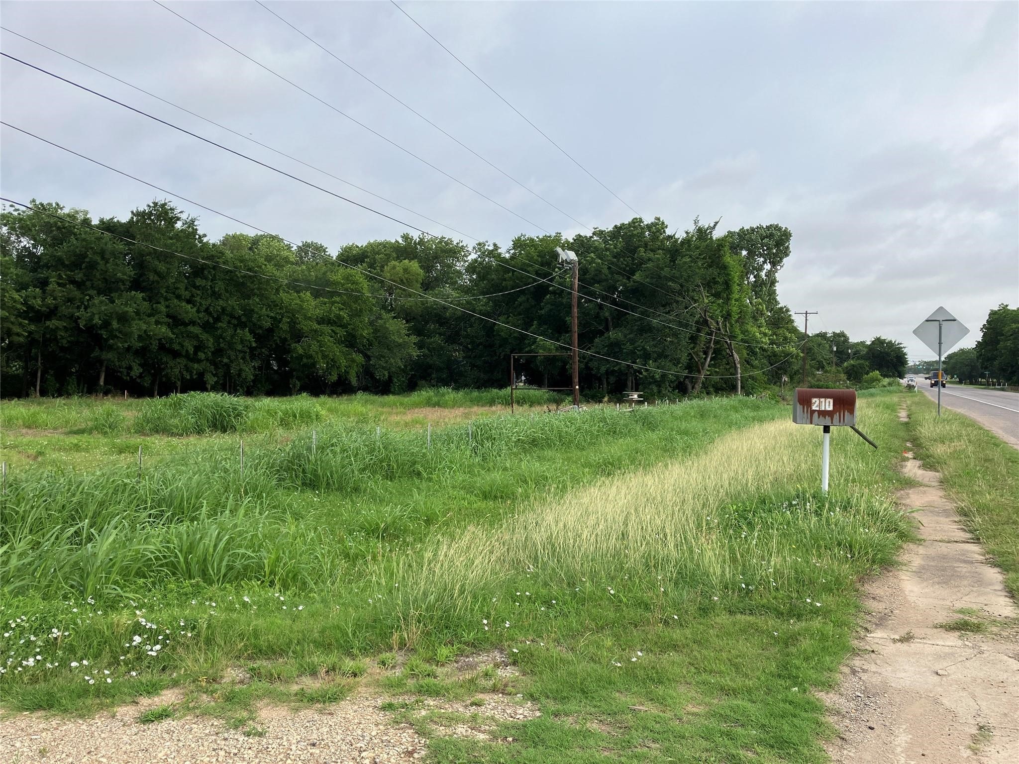 210 S Parkway Drive Alvarado TX 76009