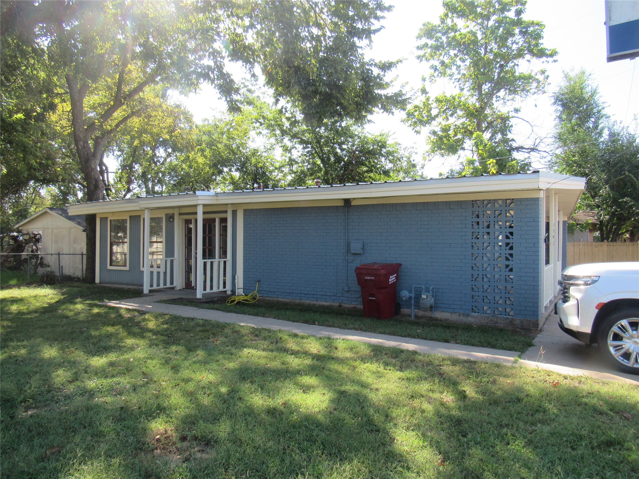 1802 N Center Street Bonham TX 75418
