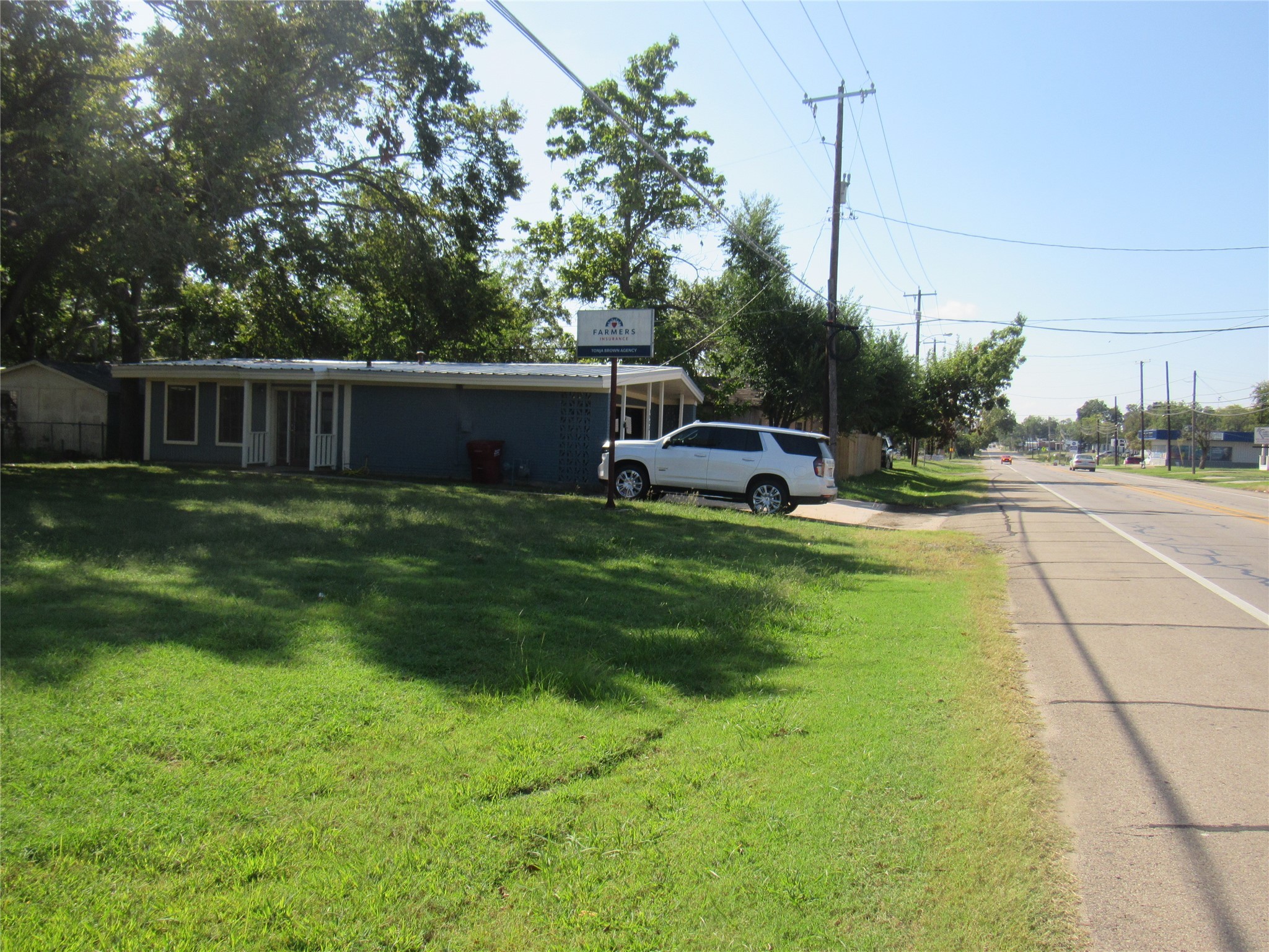 1802 N Center Street Bonham TX 75418
