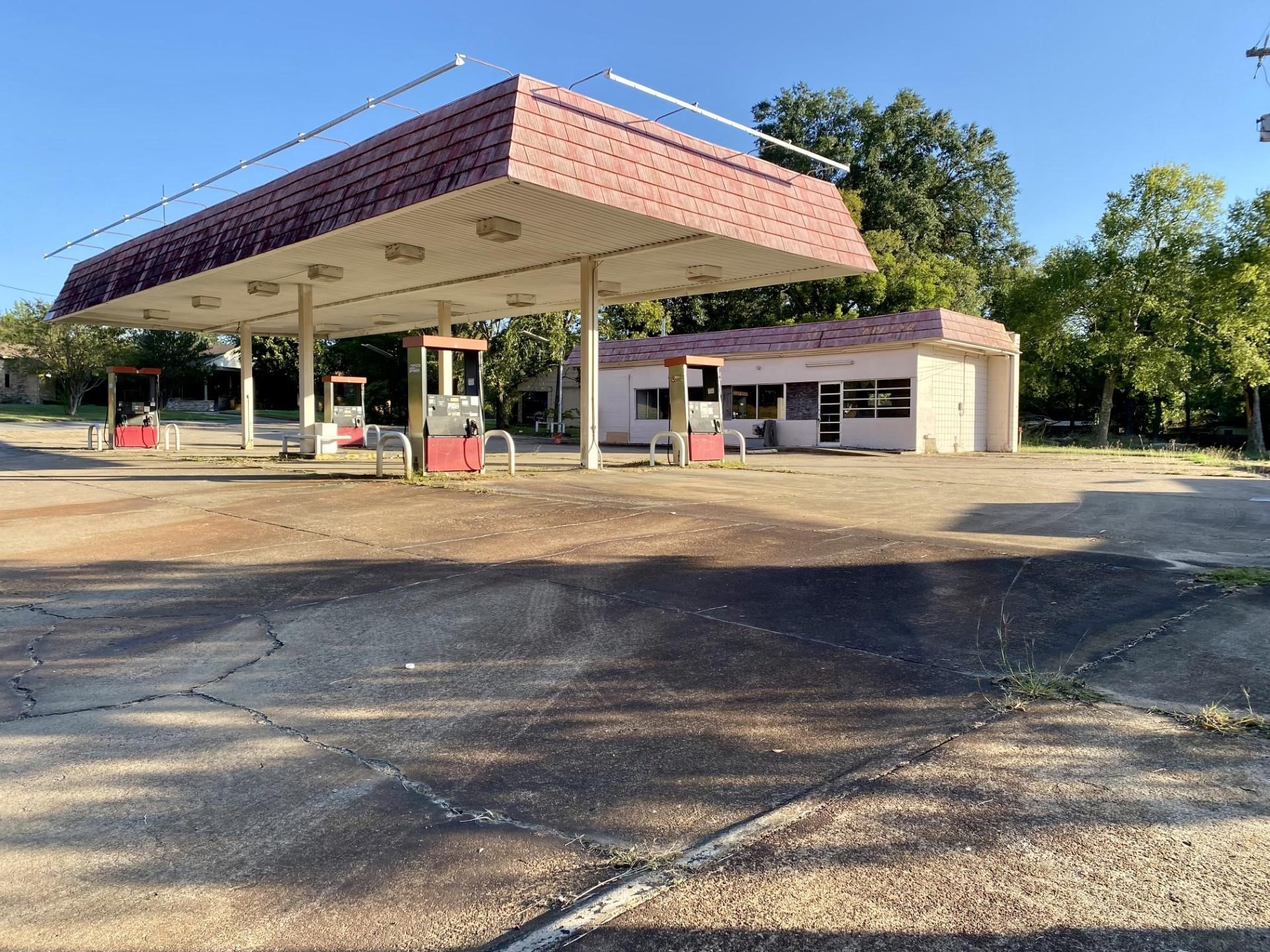 1900 Clarksville Street Paris TX 75460