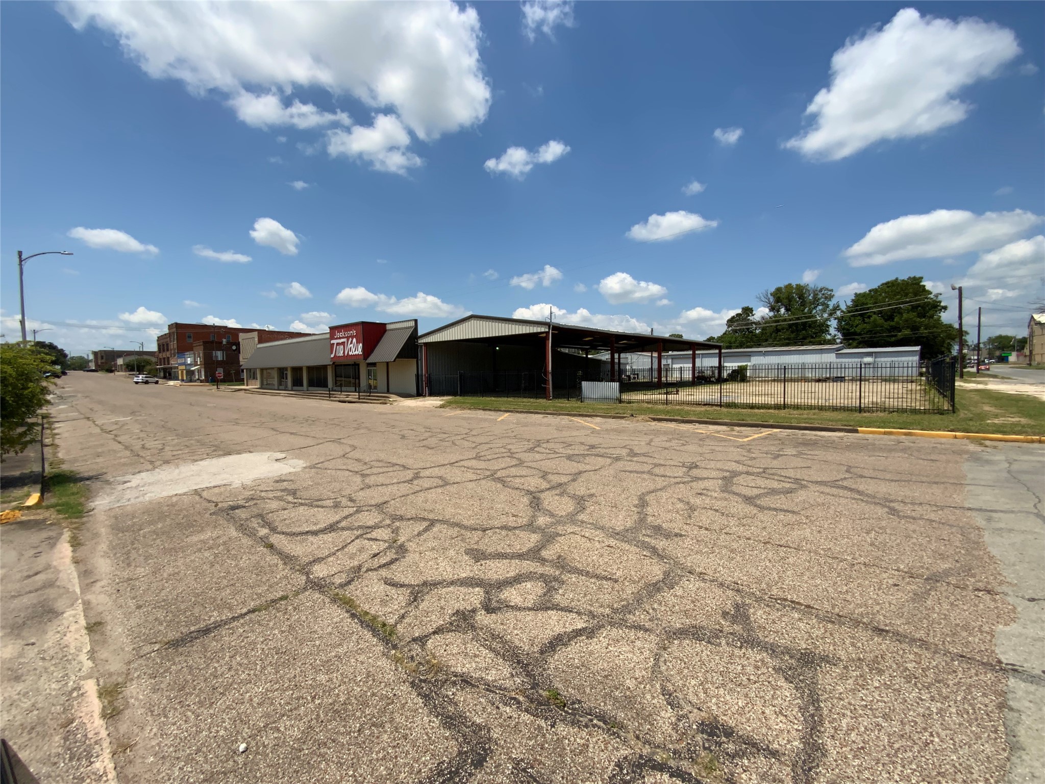 405 E Commerce Street Mexia TX 76667