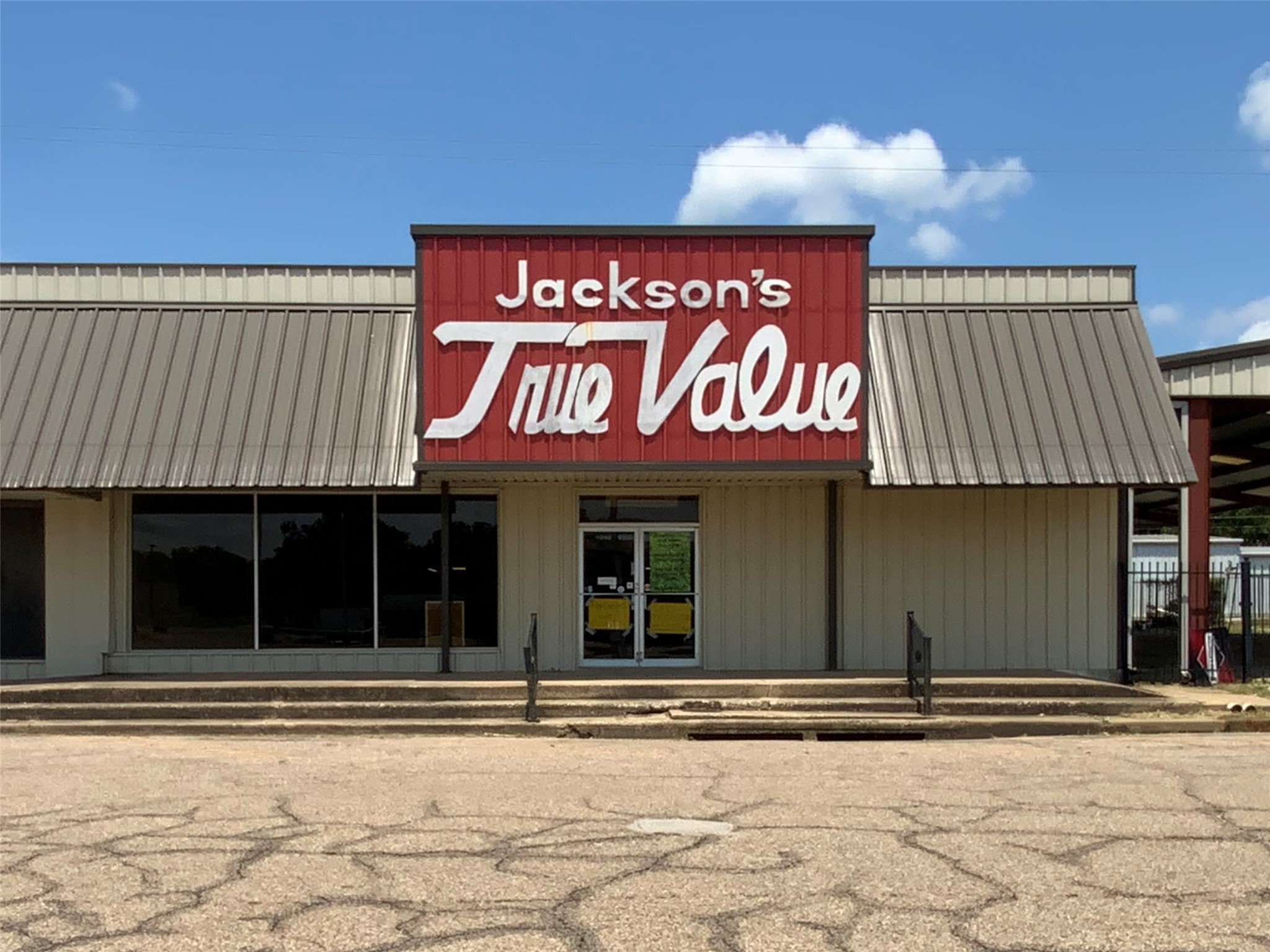 405 E Commerce Street Mexia TX 76667