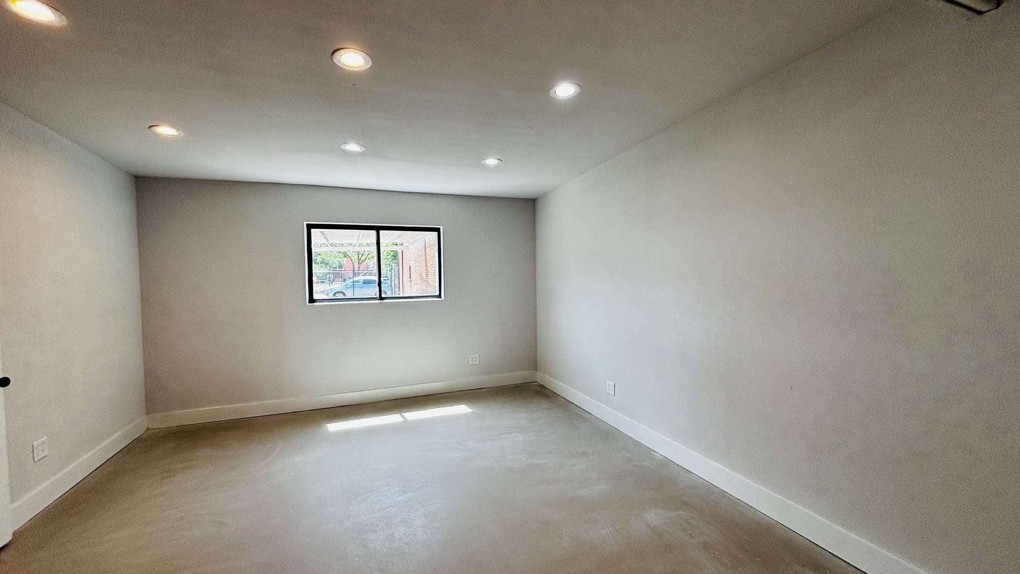 2726 W Mockingbird Lane Dallas TX 75235