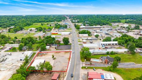 1734 N Main Street Paris TX 75460