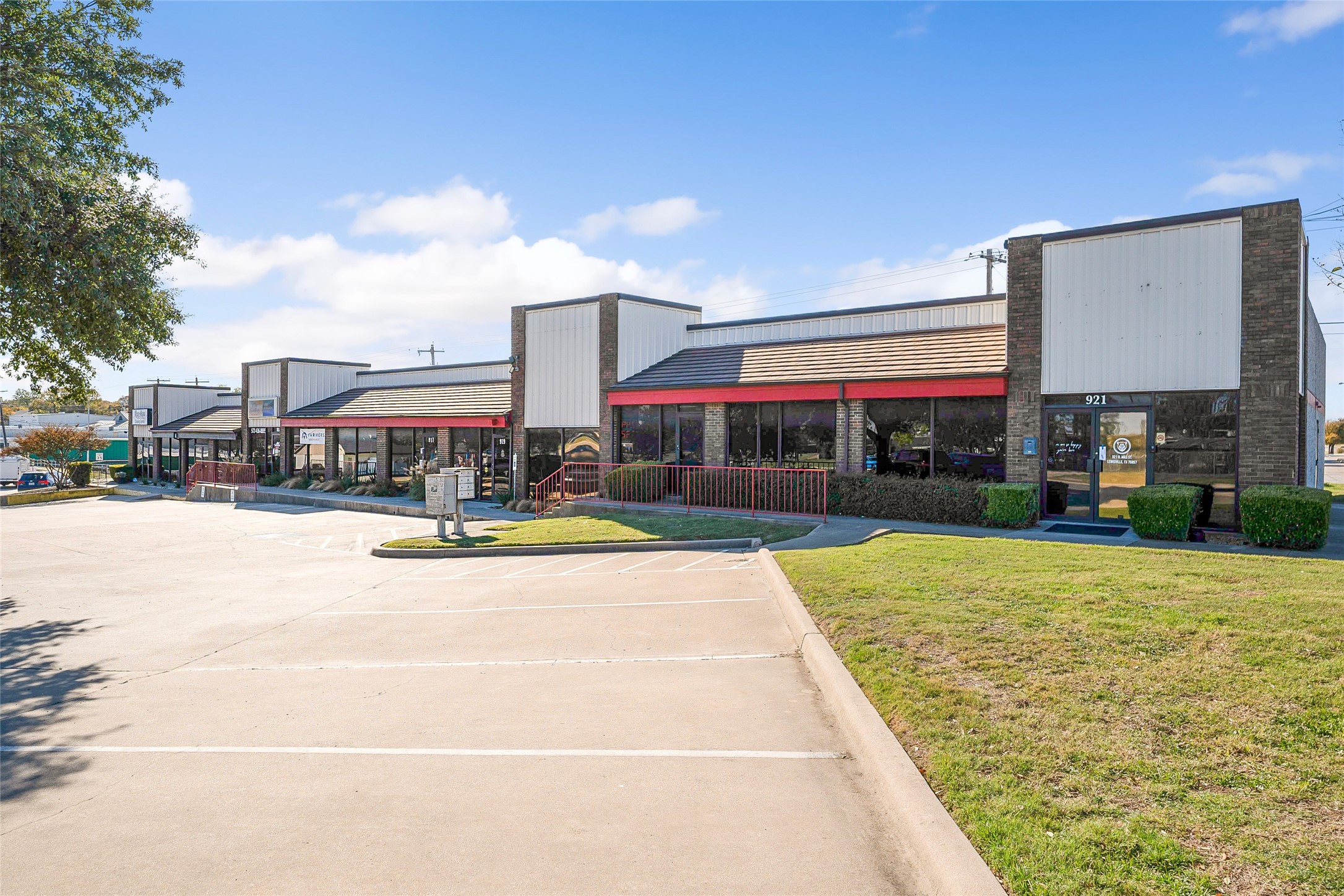 915-921 N Mill Street Lewisville TX 75057