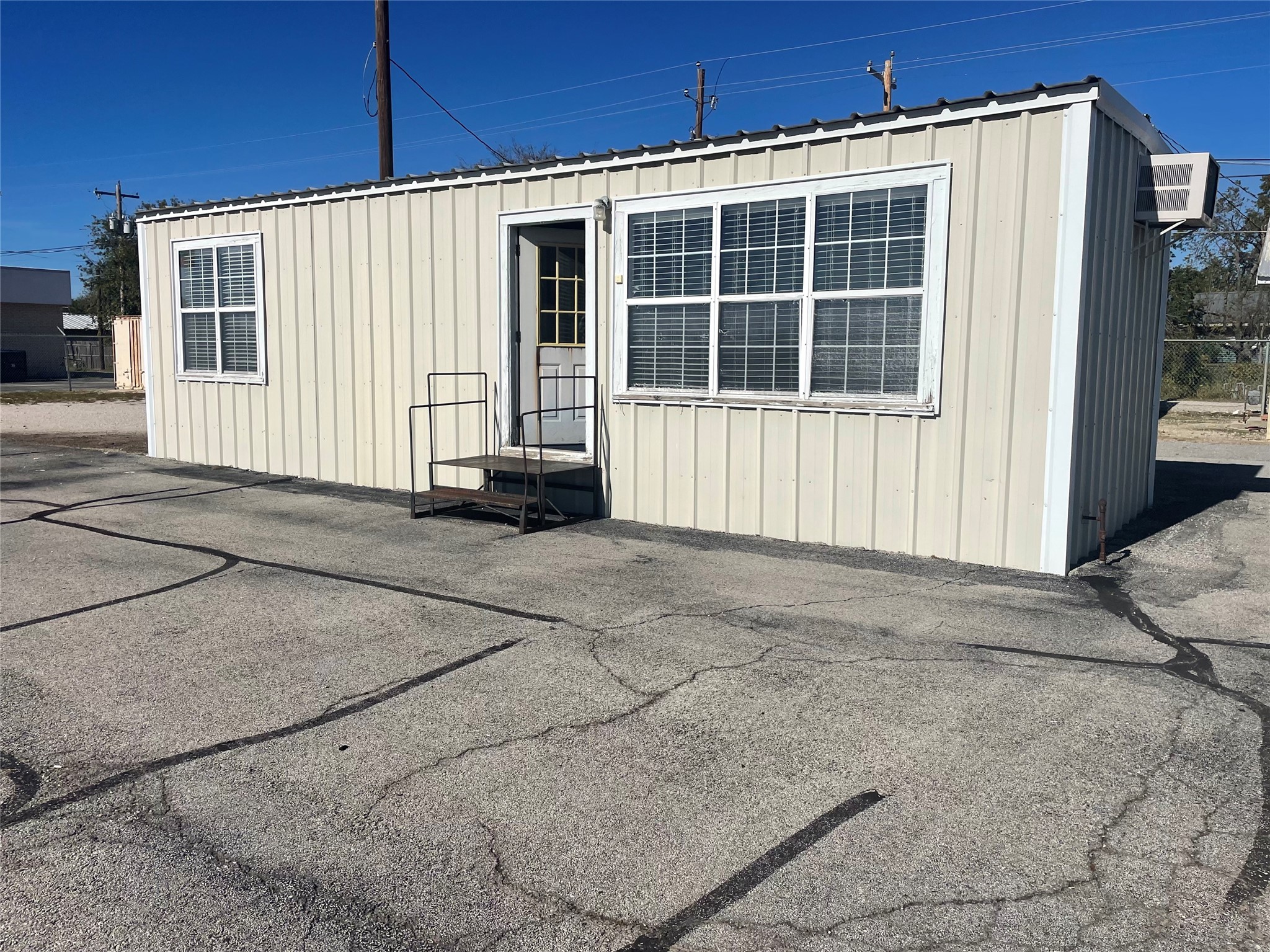 1112 W Main Olney TX 76374