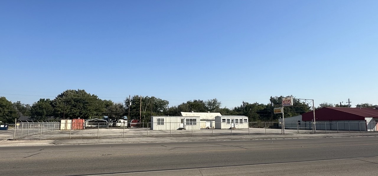 1112 W Main Olney TX 76374