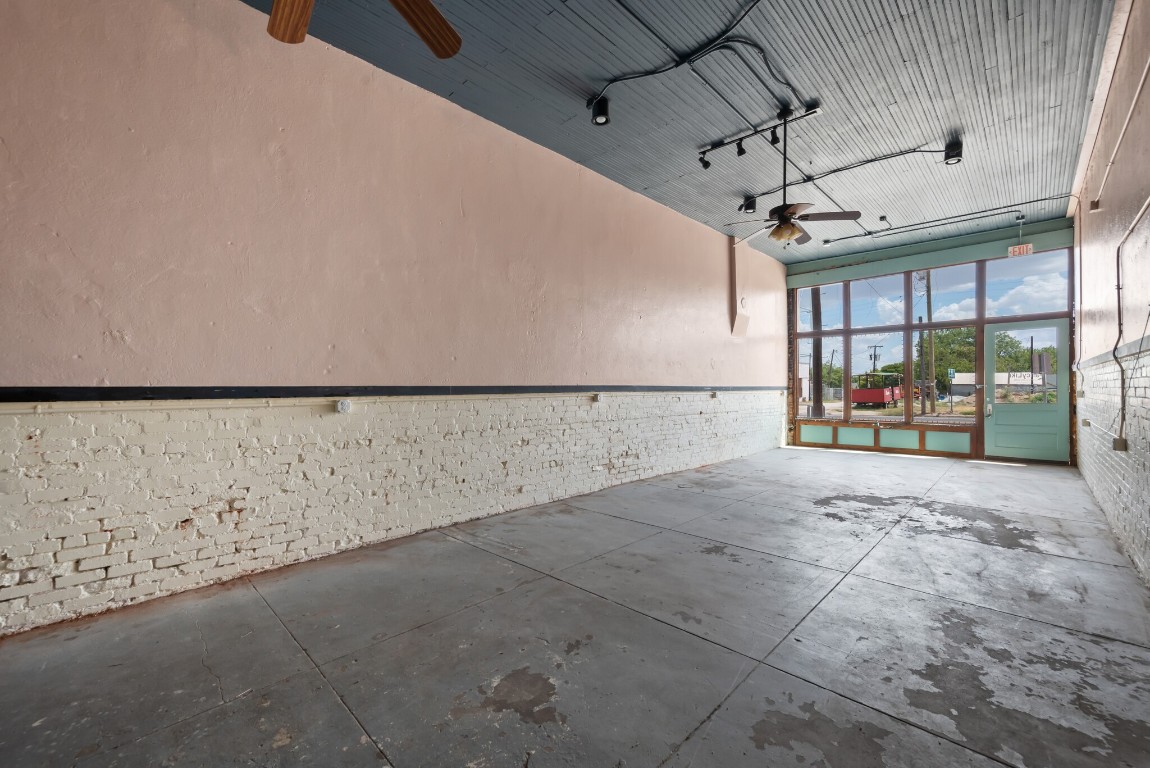 107 N Main Street Milford TX 76670