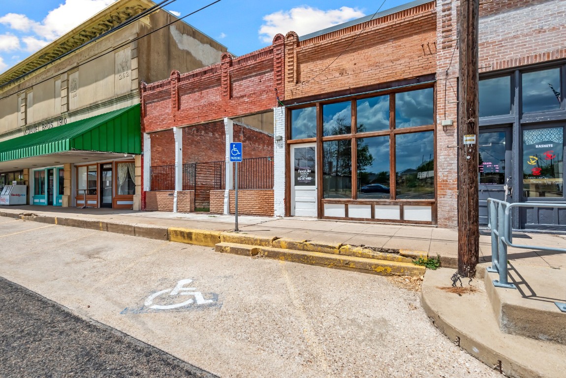 107 N Main Street Milford TX 76670