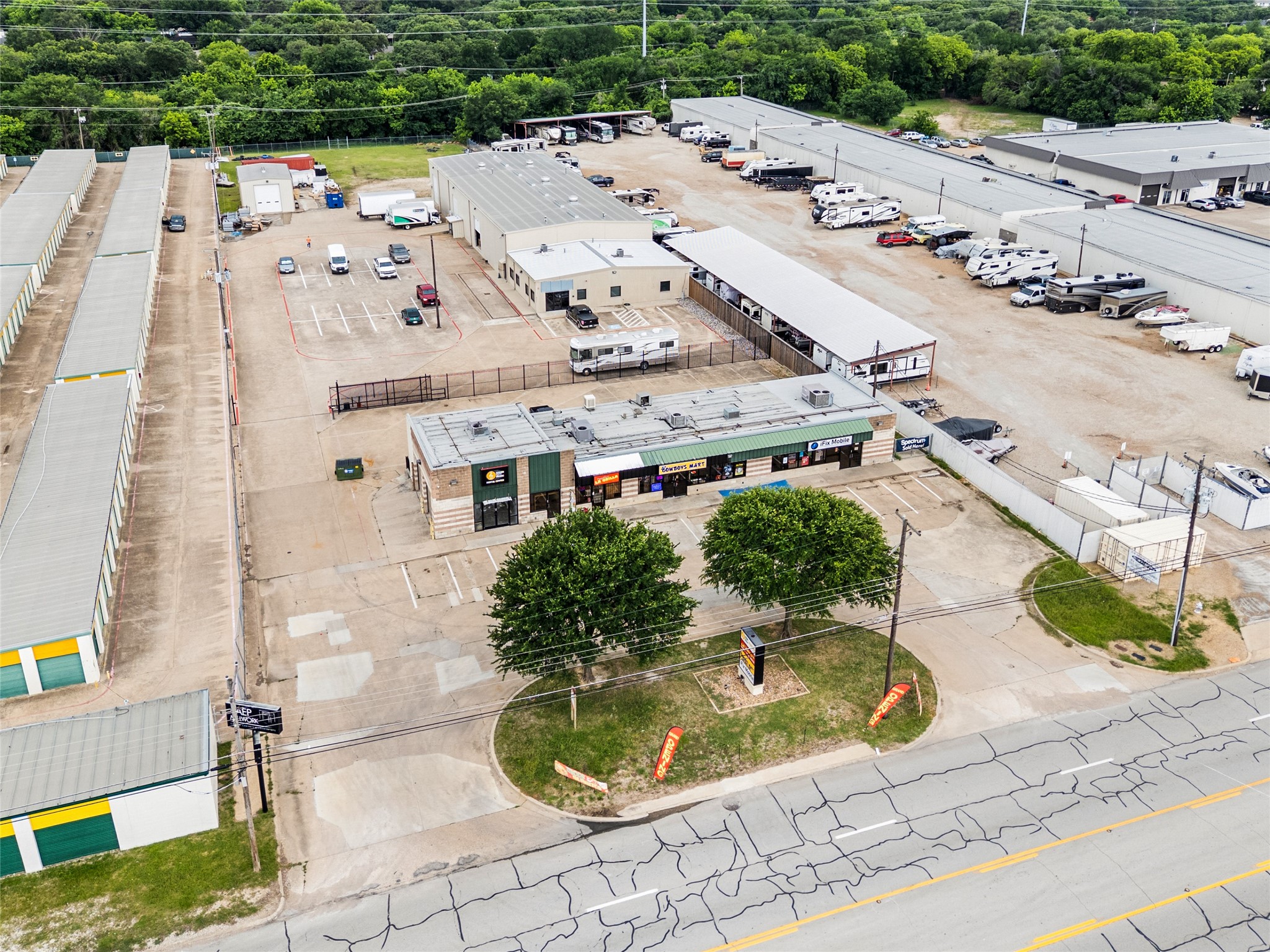 2712-2720 W Division Street Arlington TX 76012