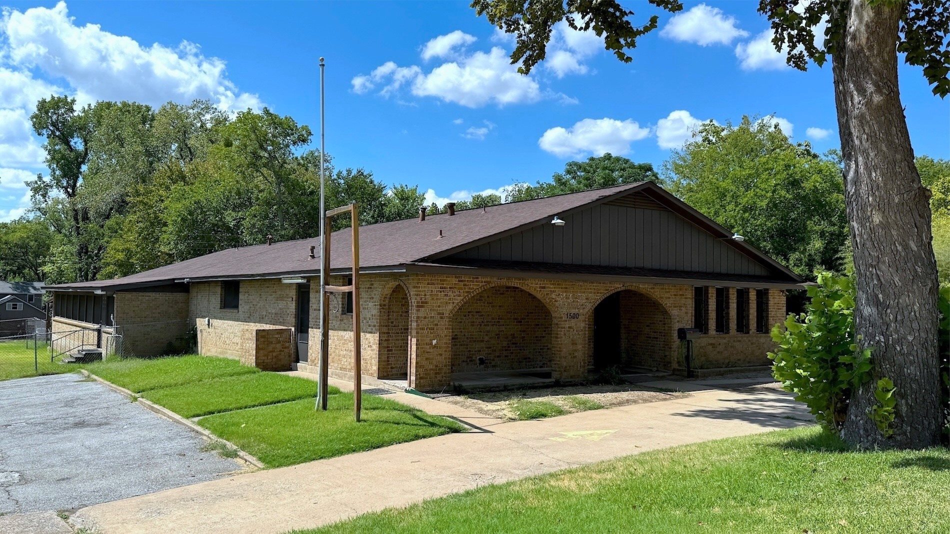 1500 W Crawford Street Denison TX 75020