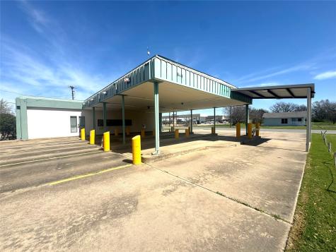 2232 N Center Street Bonham TX 75418