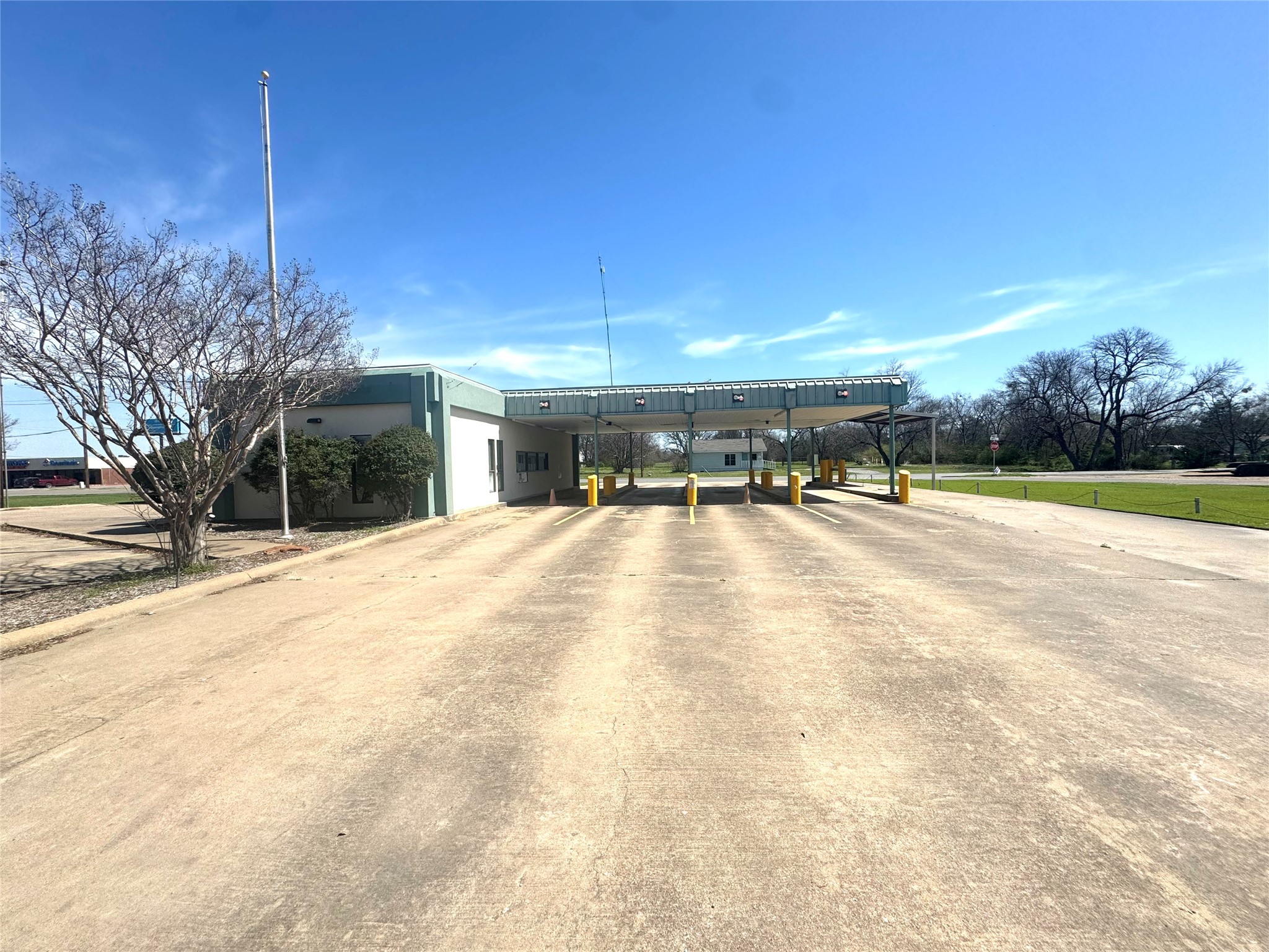 2232 N Center Street Bonham TX 75418