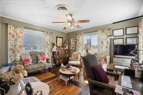 416 S Morgan Street Granbury TX 76048