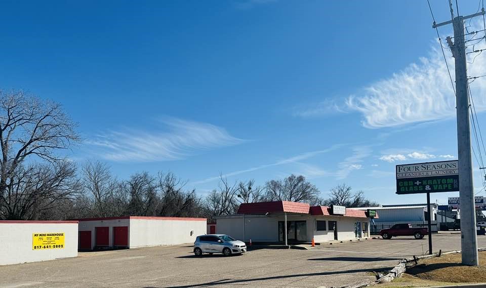 210 N Broadway Street Joshua TX 76058