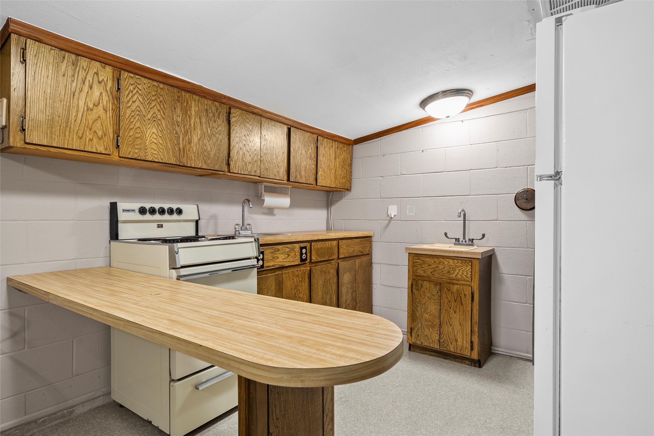 103-105 E Center Street Lorena TX 76655
