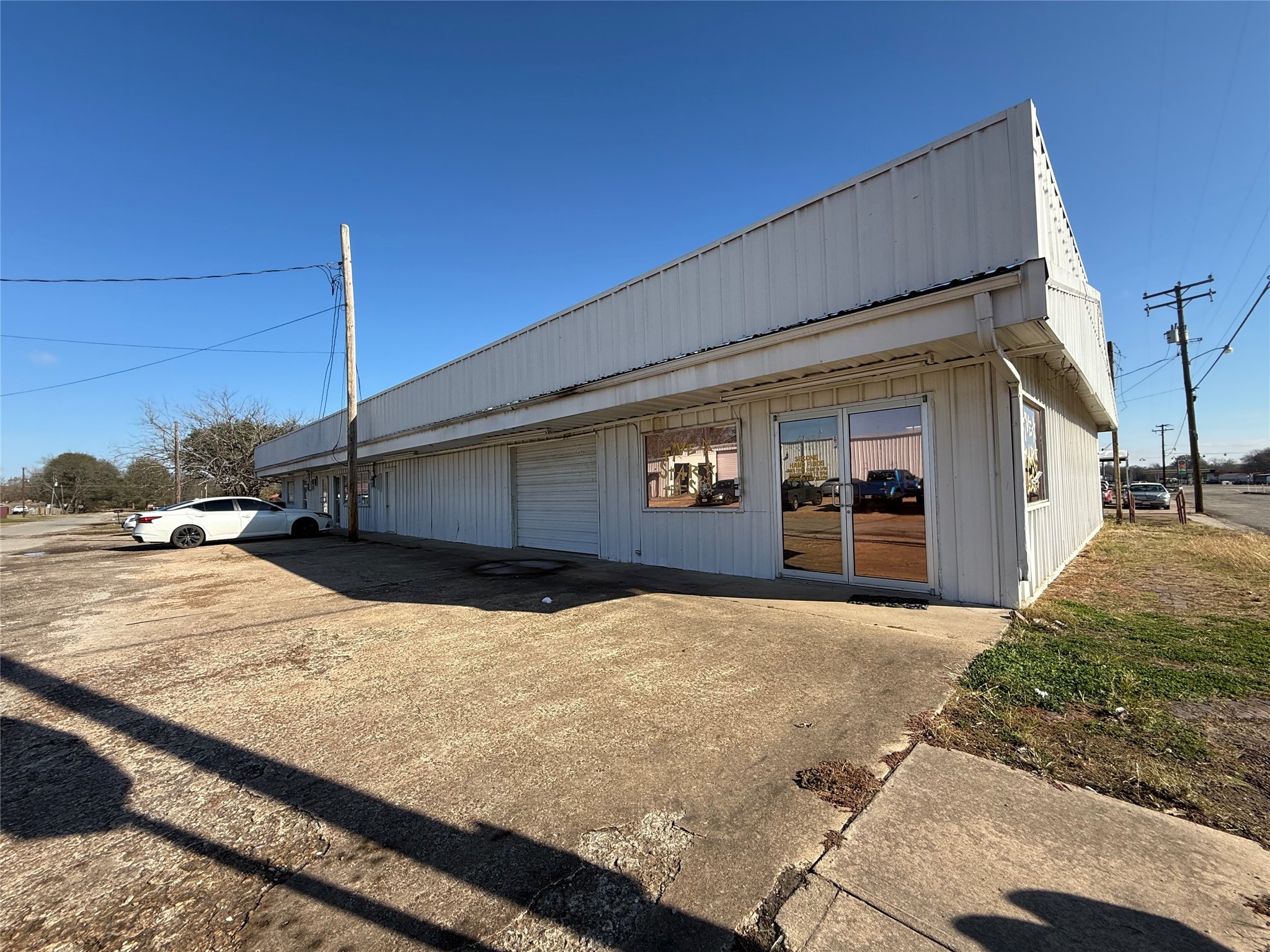 110 N Walnut Street Blossom TX 75416