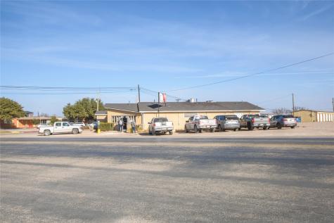 1610 N Broadway Street Ballinger TX 76821
