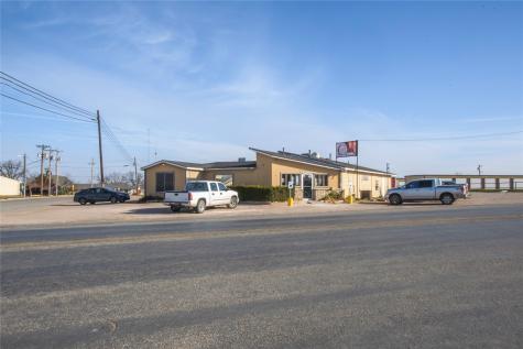 1610 N Broadway Street Ballinger TX 76821