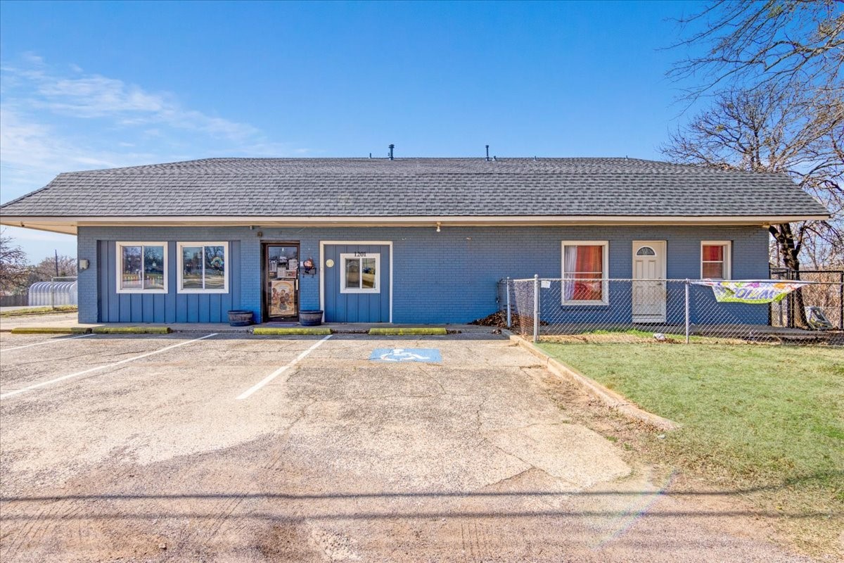 1201 W Nelson Street Denison TX 75020