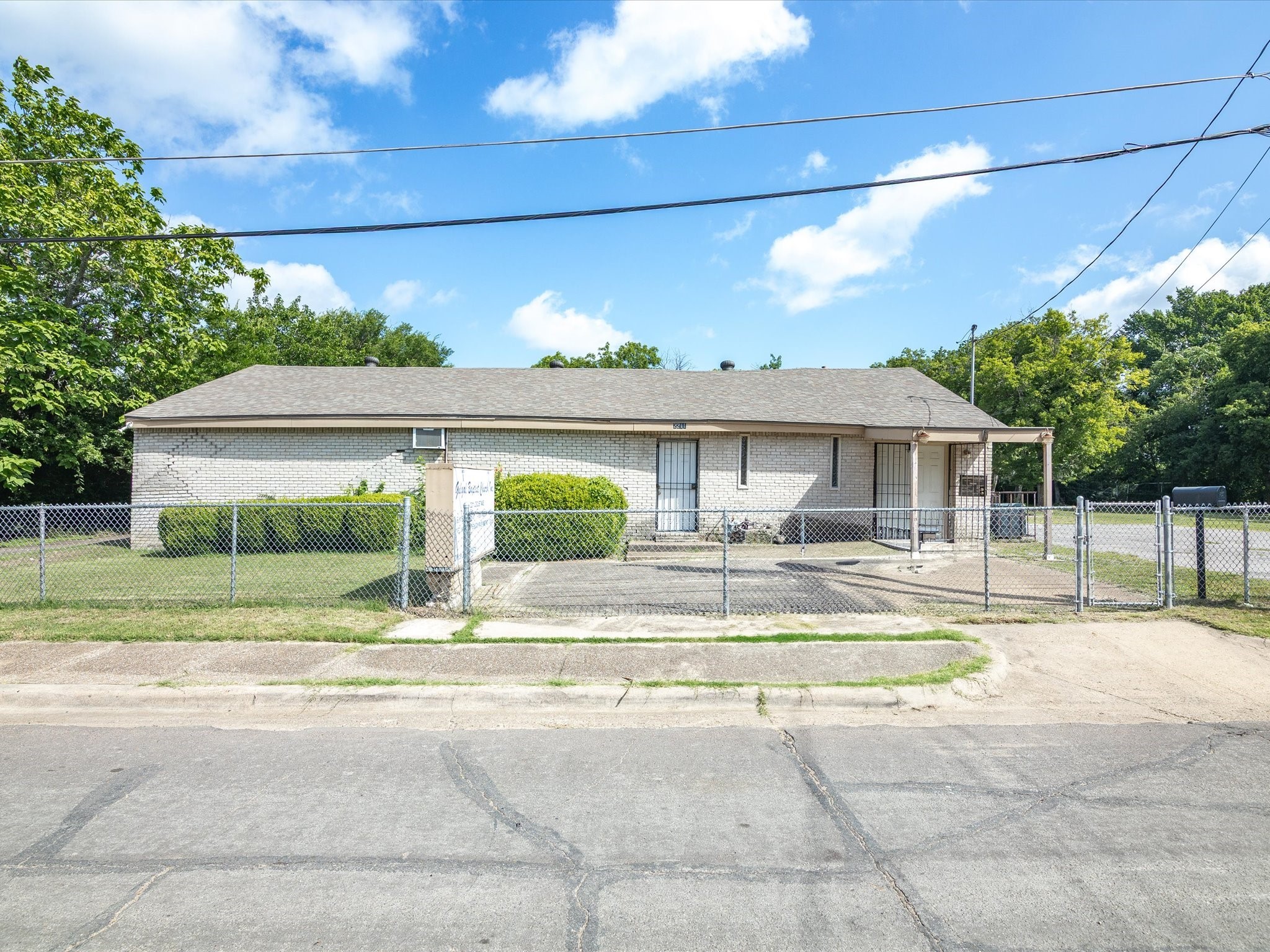 2211-2219 Frank Henderson Jr Drive Dallas TX 75216