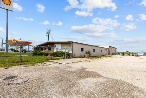 2305 N Main Street Cleburne TX 76033
