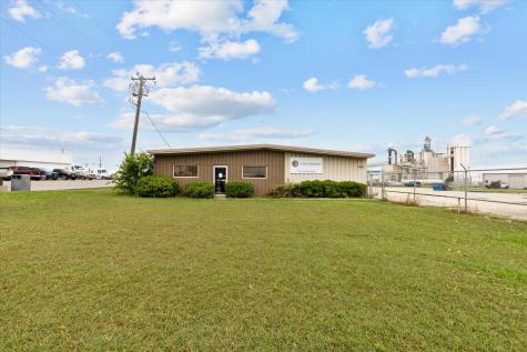 2305 N Main Street Cleburne TX 76033